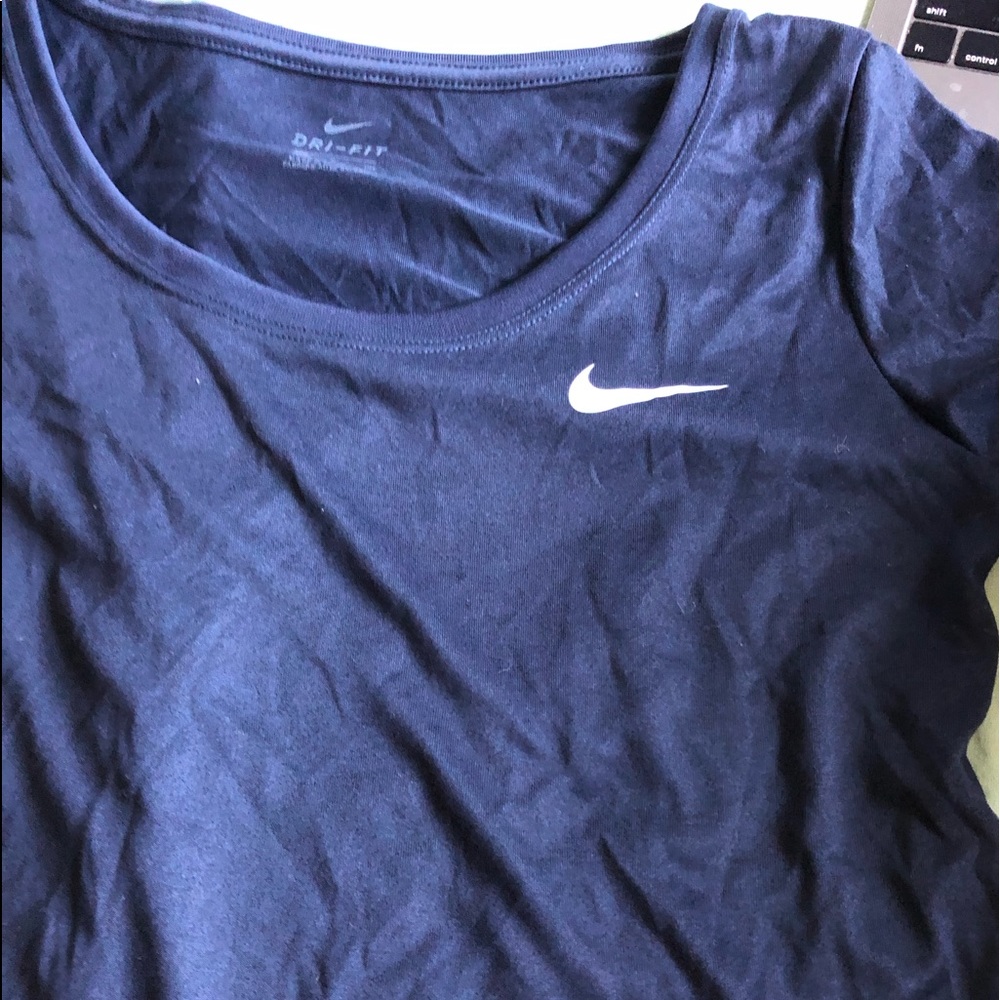 nike short sleeve shirt
